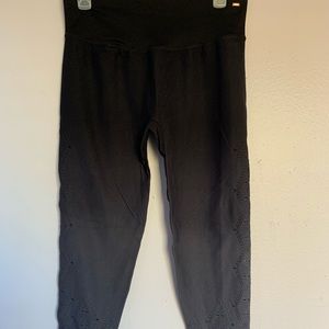 ***SALE PENDING*** Victoria’s Secret Pink leggings